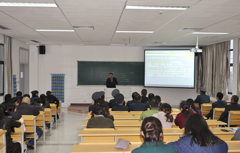 11月8日下午4:00，在A1304教室，开展了面向教职员工的理论培训
